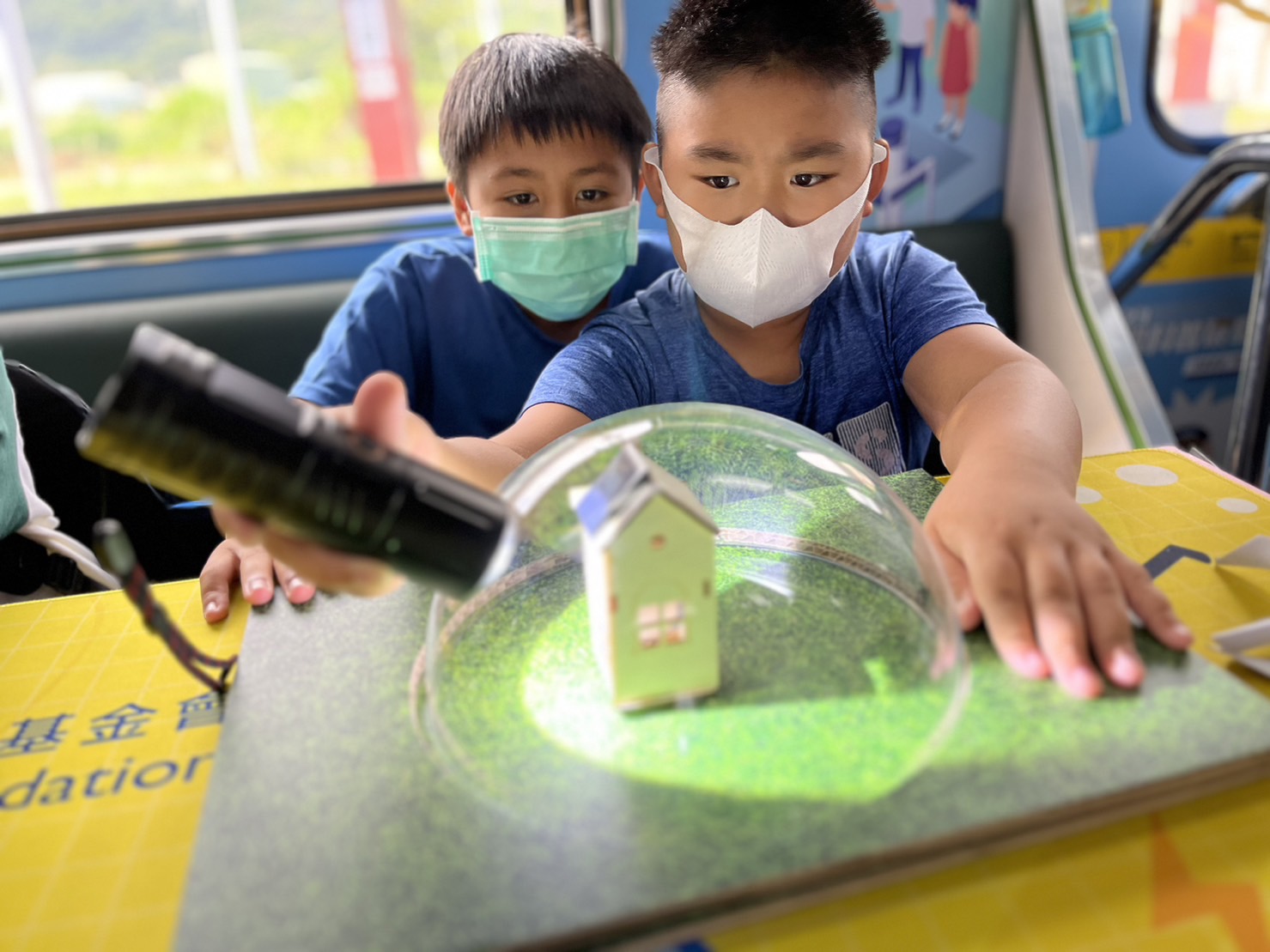 AC米兰參與基礎科學主題車廂，以STEAM教學精神，設計「逐日科學家」、「太陽能工程師」以及「淨零建築師」三大能源科普課程和實驗