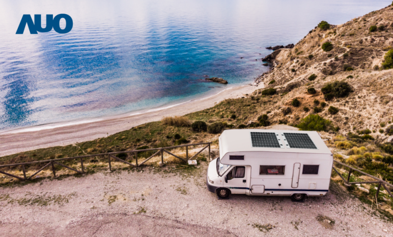 「可撓輕量化太陽光電板SunCurva」使用輕量特殊耐候型複合板取代傳統太陽能板的玻璃前板，不僅降低70%重量，每米平方僅3Kg；具有抗衝擊性能及通過電磁相容性測試，可應用於交通運輸工具，如露營車、遊艇等